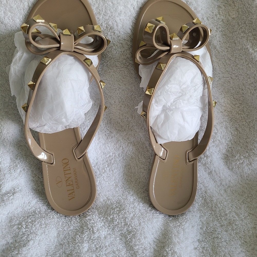 Valentino Garavani Rockstud Thong Jelly Sandals